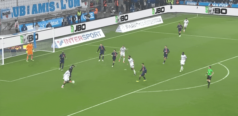 法甲赛报：维蒂尼亚·拉莫斯进球 奥巴梅扬进球被判无效 十人巴黎作客2-0击败马赛